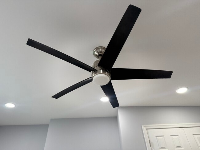 2323 Barclay St, Unit 3 in Baltimore, MD - Building Photo - Building Photo