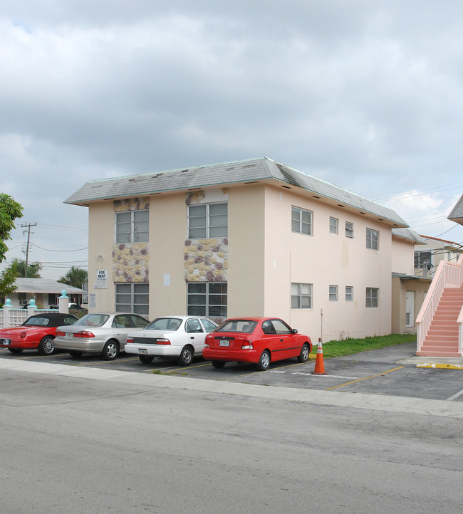 623 NE 2nd St in Hallandale Beach, FL - Building Photo - Building Photo