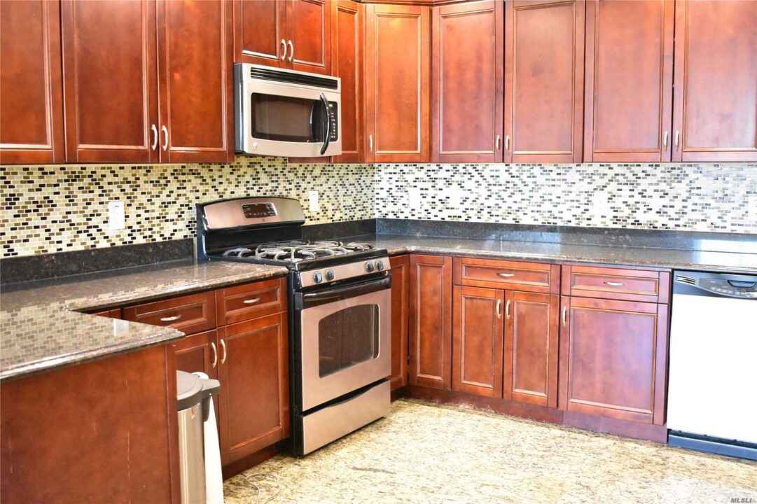 329 Broadway-Unit -F in Bethpage, NY - Foto de edificio