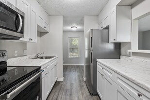 Kensington Manor Apartments in Montgomery, AL - Building Photo
