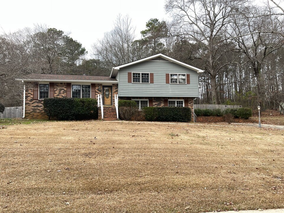 3634 Mill Glen Dr in Douglasville, GA - Building Photo