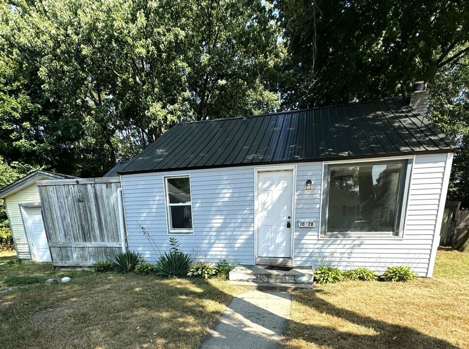 1028 Church Ct in Elkhart, IN - Building Photo