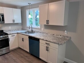 38 Clyde St in West Warwick, RI - Building Photo - Building Photo