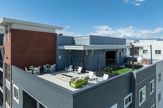 Skyline Peaks in Draper, UT - Foto de edificio - Building Photo