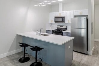 130 Ellis Ave in Irvington, NJ - Foto de edificio - Building Photo