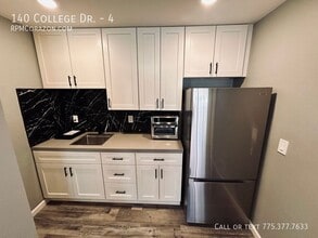 140 College Dr in Reno, NV - Building Photo - Building Photo