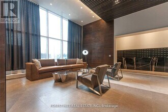 2485 Taunton Rd in Oakville, ON - Building Photo - Building Photo