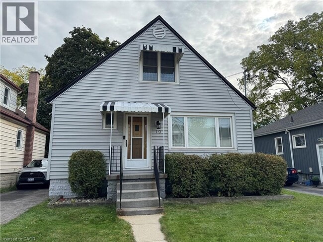 property at 19 E 27th St