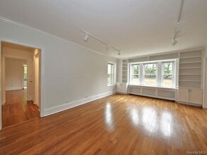 490 Bleeker Ave in Mamaroneck, NY - Building Photo - Building Photo