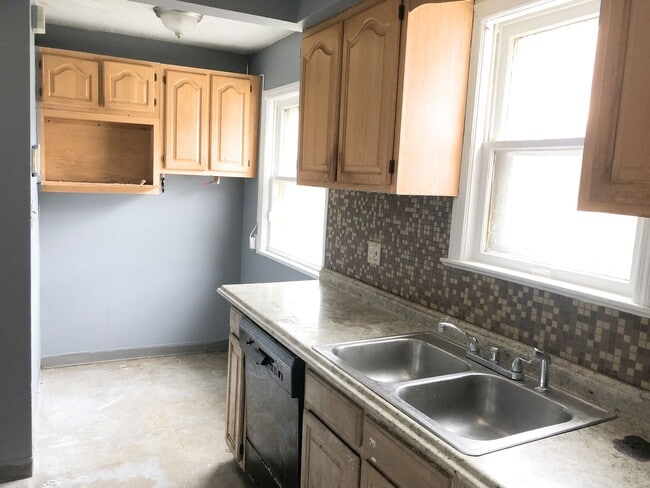 15607 Glendale Ave in Cleveland, OH - Building Photo - Building Photo