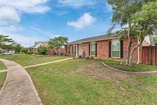 10205 Black Hickory Rd in Dallas, TX - Foto de edificio - Building Photo