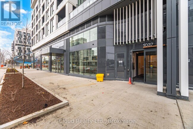 1037 The Queensway in Toronto, ON - Building Photo - Building Photo