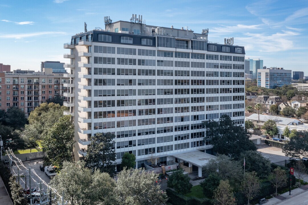Regency House in Houston, TX - Building Photo