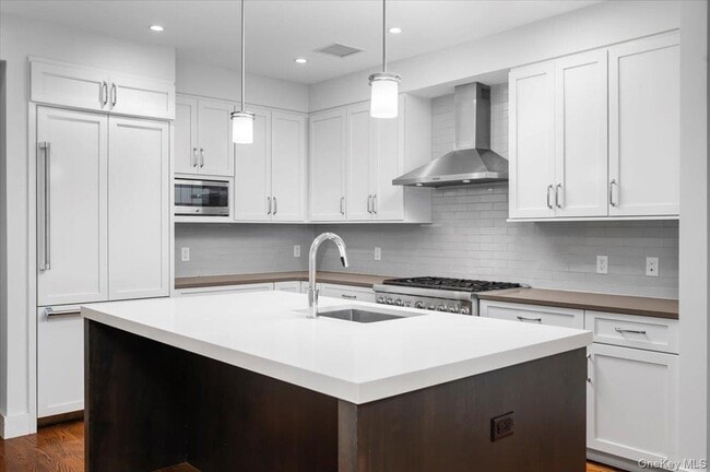 property at 422 E Boston Post Rd