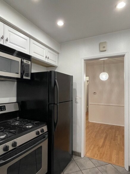 221 N Swall Dr in Beverly Hills, CA - Building Photo - Building Photo