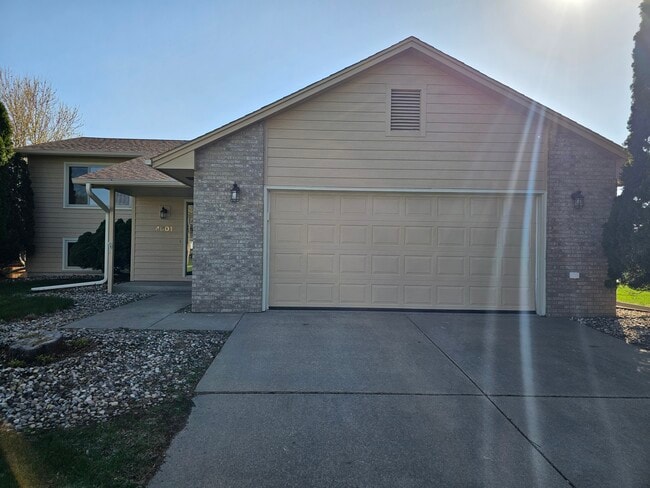 4601 E Hanna Cir in Sioux Falls, SD - Foto de edificio - Building Photo