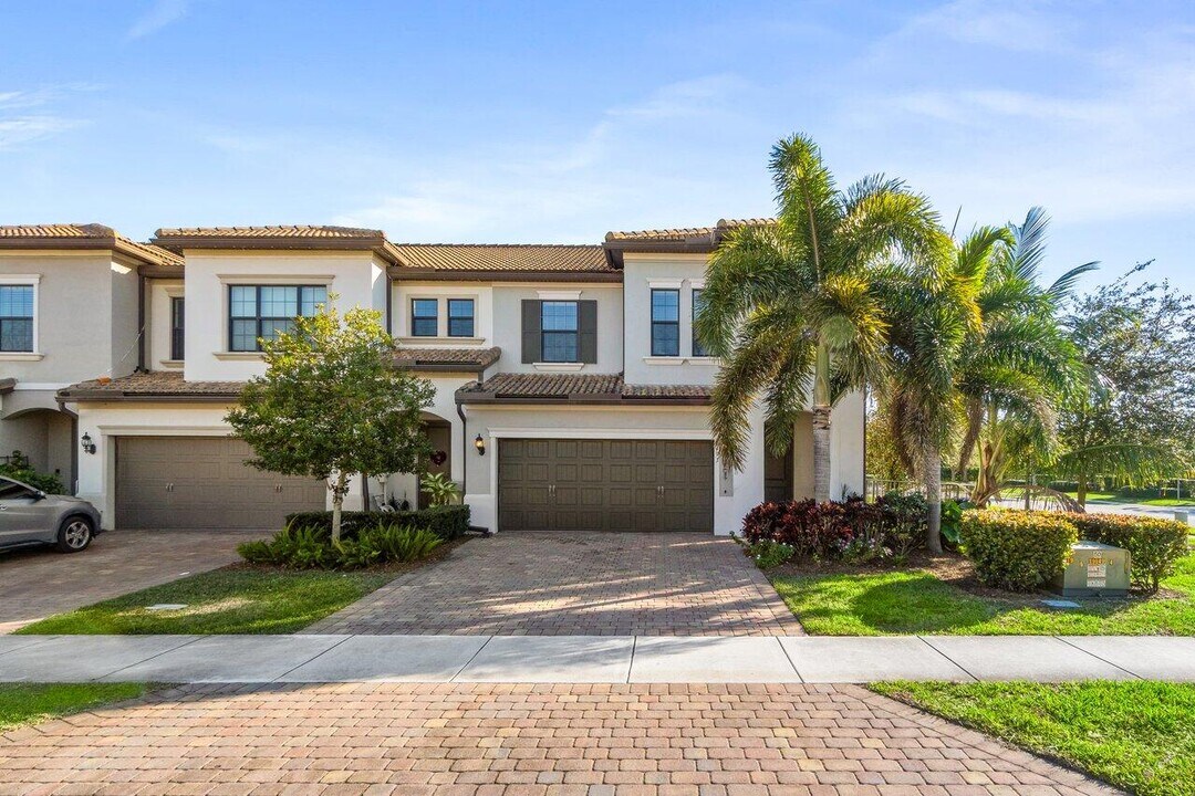 4493 San Fratello Cir in Wellington, FL - Building Photo