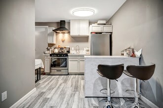 6554 Greenbush Ave in Los Angeles, CA - Building Photo - Building Photo