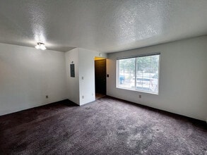 3225 Washington Way, Unit 3 in Longview, WA - Building Photo - Building Photo