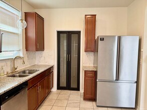 1007 Galapagos in San Antonio, TX - Building Photo - Building Photo