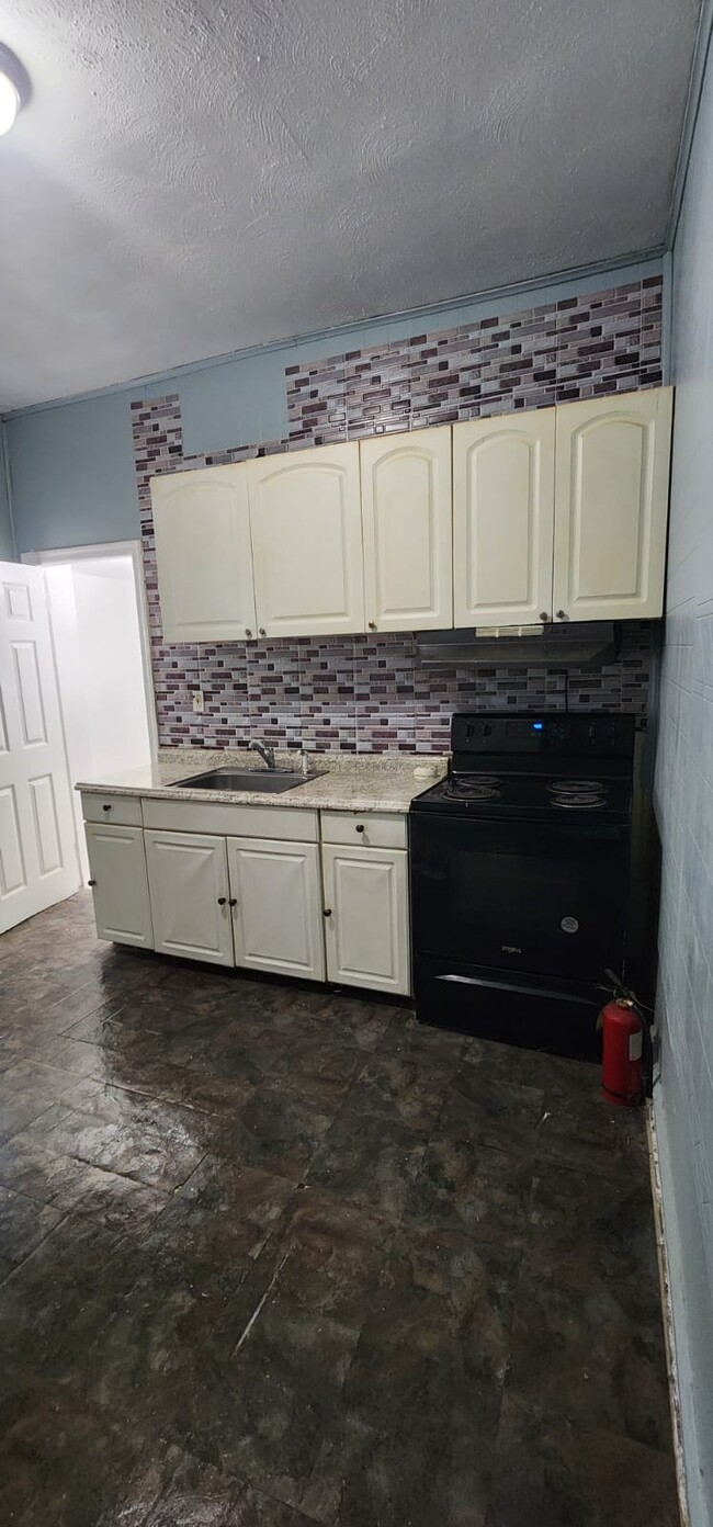 26 N Saint Bernard St, Unit First Floor in Philadelphia, PA - Building Photo - Building Photo