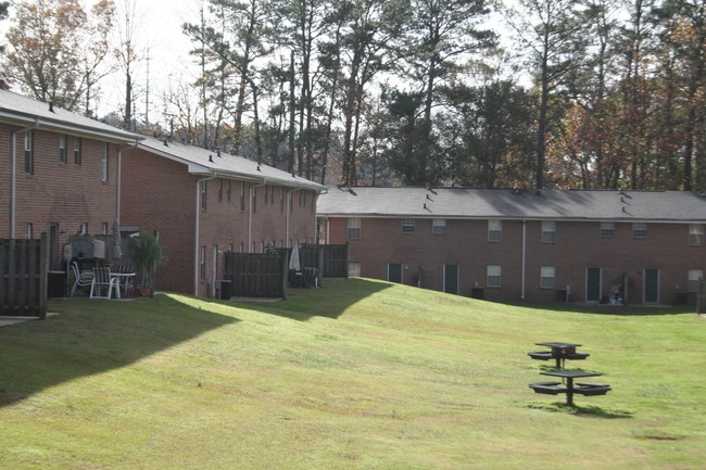 Colonial Square in Atlanta, GA - Building Photo - Building Photo