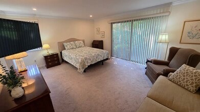 53 Hollister Way N in Glastonbury, CT - Building Photo - Building Photo