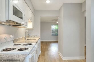 2120 Cabernet Ct in Eagle Lake, FL - Building Photo - Building Photo