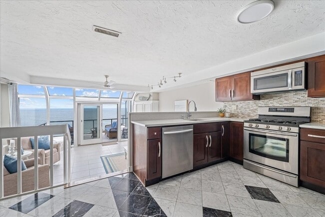 46 Oceanside Dr in Hull, MA - Building Photo - Building Photo