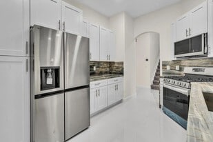 36 Monterey Pointe Dr in Palm Beach Gardens, FL - Building Photo