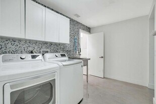 7351 Valencia Dr in Boca Raton, FL - Building Photo