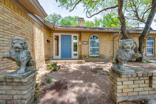 property at 1710 Green Oaks Dr