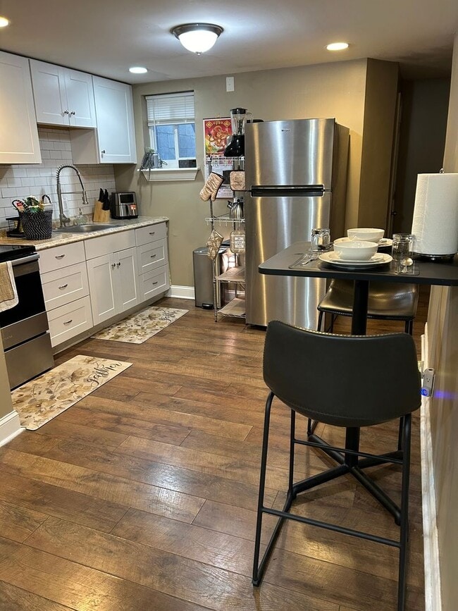 property at 1103 W 7th St