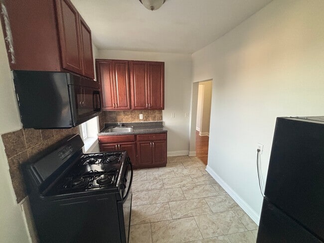 162 Bergen Ave
