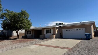 3440 Big Chief Dr in Lake Havasu City, AZ - Building Photo