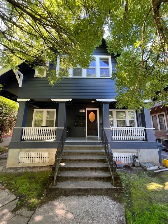 3954 SE Grant St in Portland, OR - Building Photo