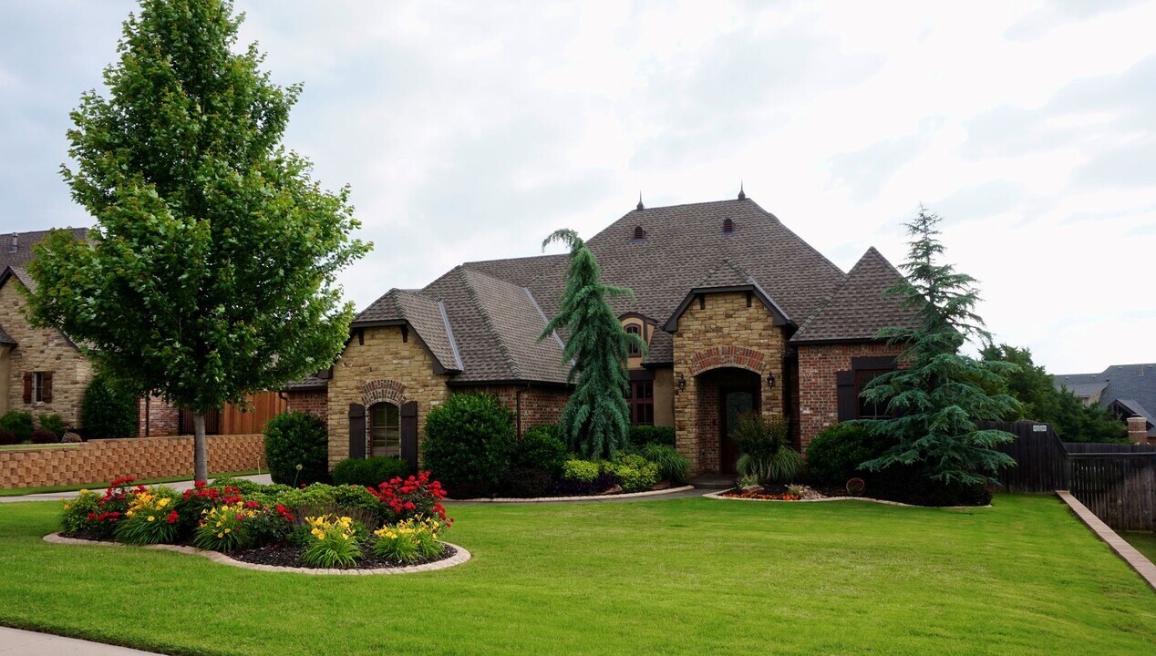 5000 Tower Bridge Ct in Edmond, OK - Building Photo