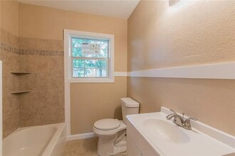 905 N Banks St in Caldwell, TX - Building Photo - Building Photo