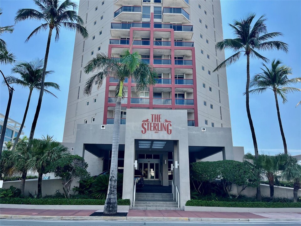 6767 Collins Ave, Unit 1620 in Miami, FL - Building Photo