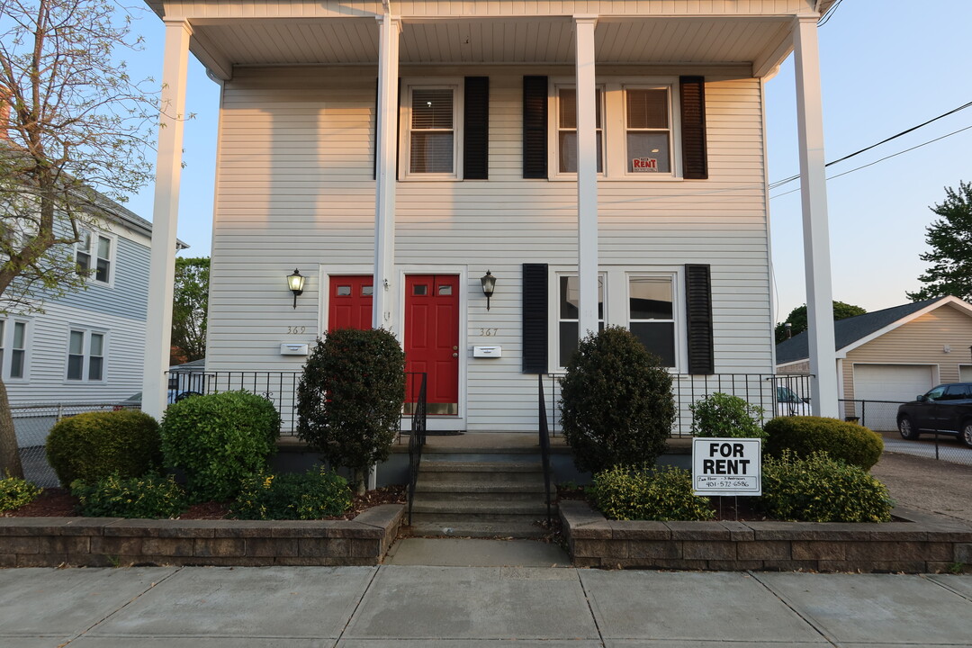 369 Carter Ave, Unit 2 in Pawtucket, RI - Building Photo