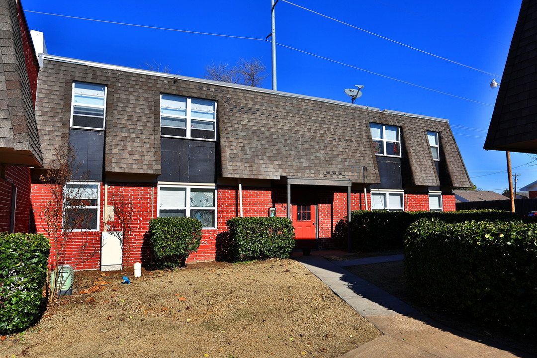 Huntington Creek Apartments in Norman, OK - Building Photo