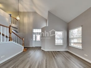 230 School Dr in Round Lake, IL - Foto de edificio - Building Photo