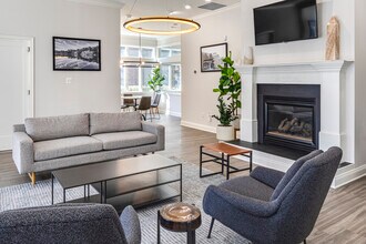 The Apartments at The Sycamores in Reston, VA - Foto de edificio - Interior Photo