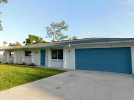 21019 Randall Ave in Port Charlotte, FL - Building Photo