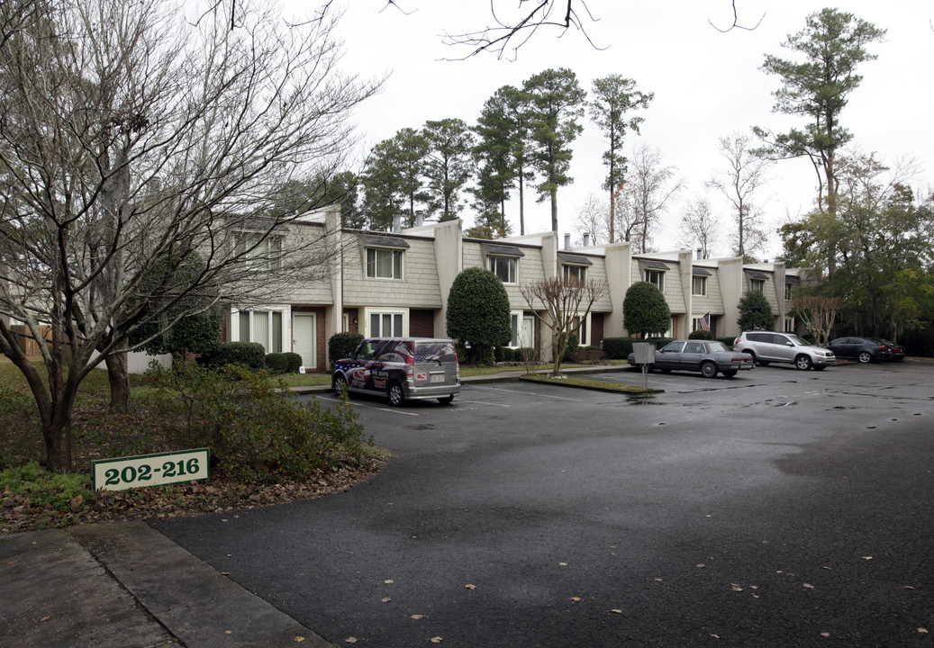 Colony Woods in Wilmington, NC - Building Photo