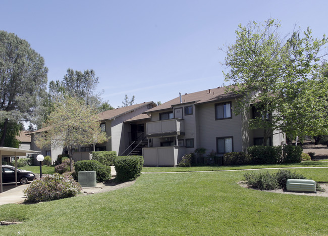 Evergreen Apartments in Auburn, CA - Foto de edificio - Building Photo