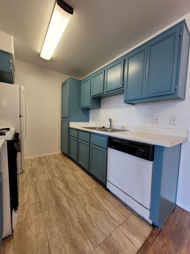 3318 N Decatur Blvd, Unit 2123 in Las Vegas, NV - Building Photo - Building Photo