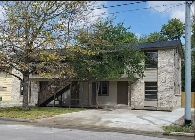 607 W Byrd Blvd in Universal City, TX - Foto de edificio - Building Photo