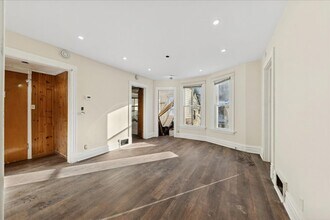 2144 W Montrose Ave in Chicago, IL - Building Photo - Building Photo