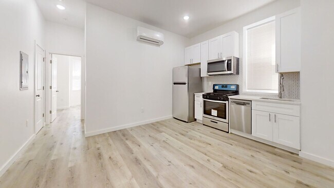 5703 W Girard Ave in Philadelphia, PA - Building Photo - Building Photo